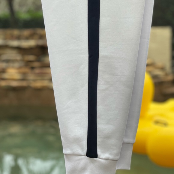 LACOSTE CONTRAST ACCENTS COTTON BLEND FLEECE TRACK PANTS (3XL) - Picture 3 of 6